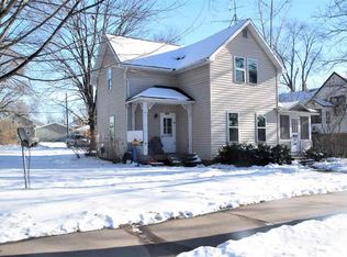 106 N State St, Waupaca, WI 54981