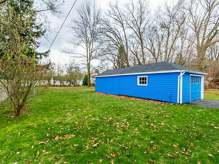 345 Colebourne Rd — Photo 22