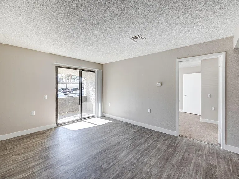 5400 Vistas — Photo 11