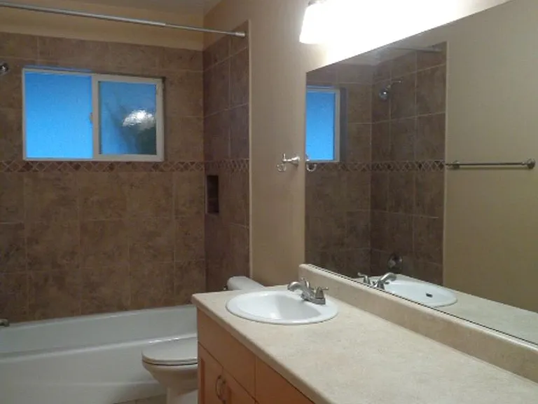 2614 E Pierson St — Photo 6