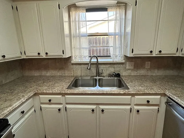 2304 NW 75th St — Photo 12
