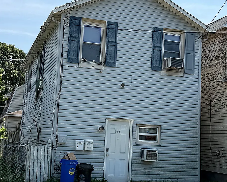 166 Brook St #2