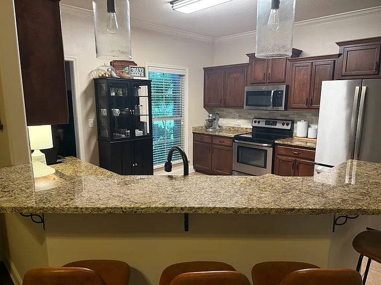 1289 Heritage Cir N — Photo 4