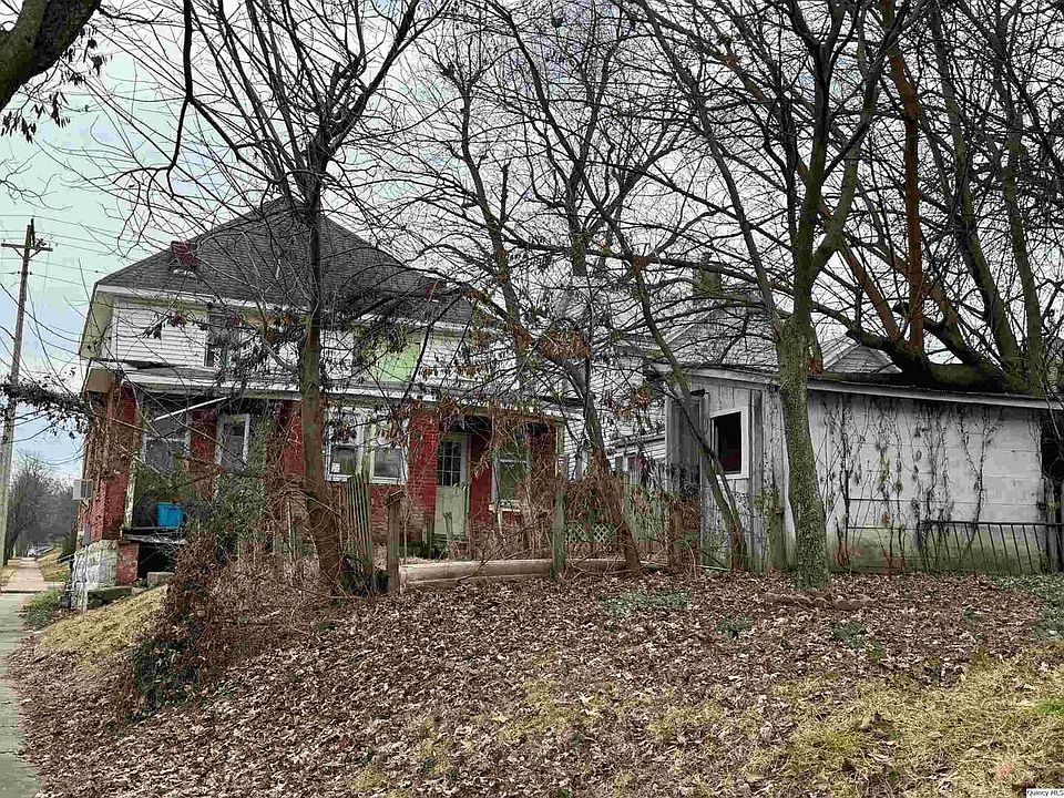 2nd image of 1331-1333 Elm St