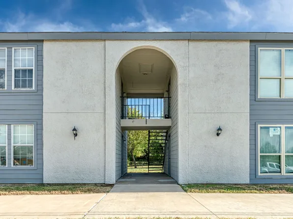 Country Living Apartments