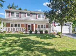 73 Foxcroft Rd, Naperville, IL 60565