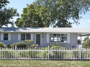 2 Salt Meadow Ln, Old Saybrook, CT 06475