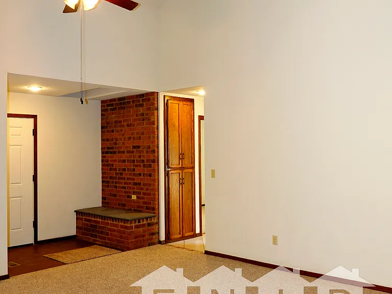 205 Wellington Ave — Photo 3