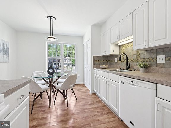 4th image of 10164 Sassafras Woods Ct