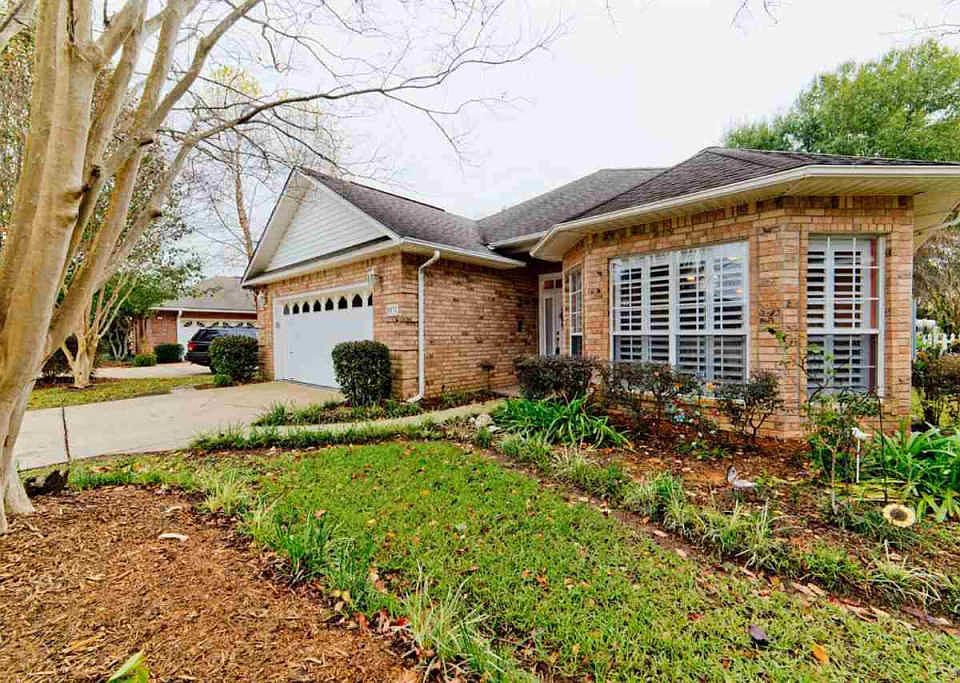 1st image of 5937 Hermitage Dr