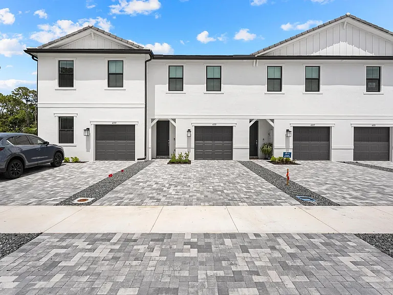 4333 Efendi Dr — Photo 1