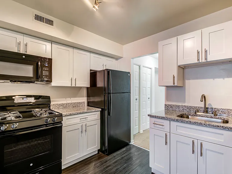 Fairway Apartments — Photo 13
