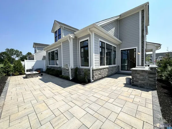 149 Woodmont Circle Riv, Westwood, NJ 07675