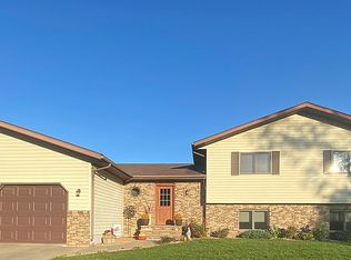 313 Eleanor Ave, Morris, MN 56267