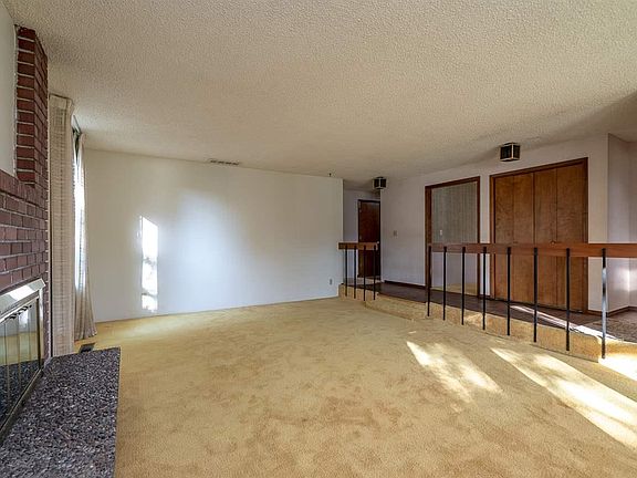 4th image of 2051 Hoxie Ave