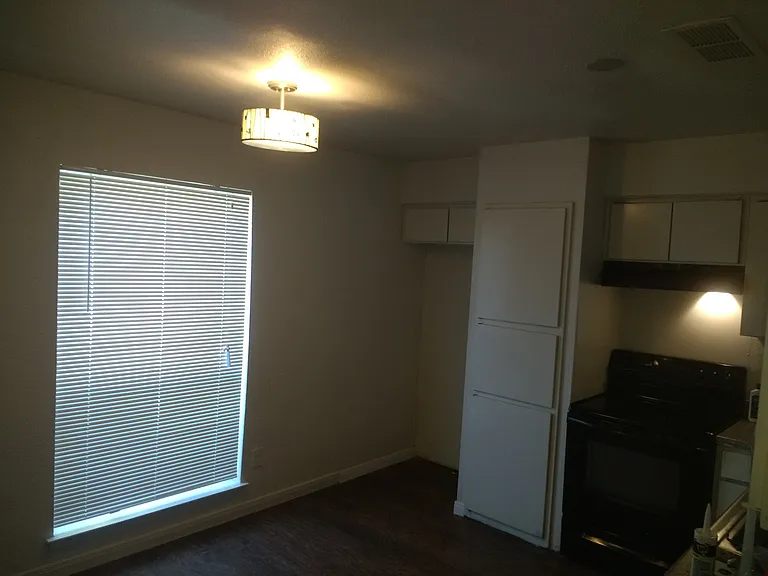 1026 Pleasant Valley Ln — Photo 4
