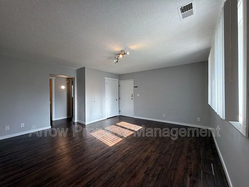 2 bed, 1.0 bath, 760 sqft, $950 — Photo 3