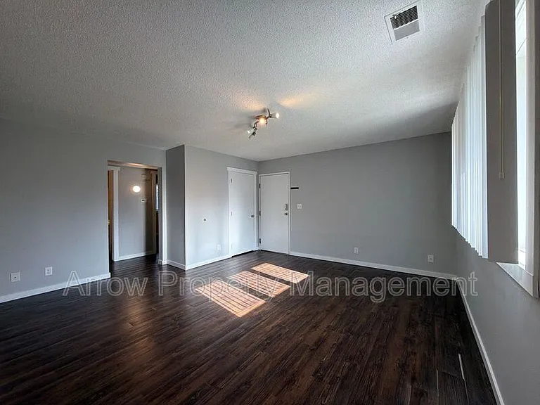 520 N 4th St #8 — Photo 3