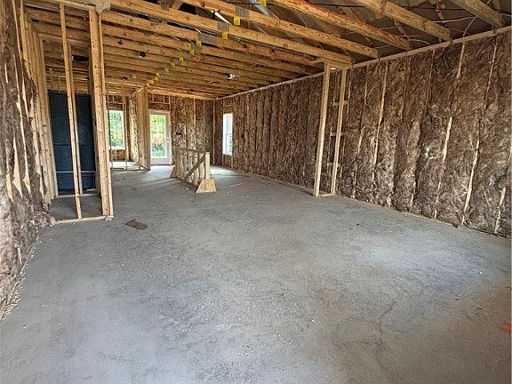 3rd image of 68 Glencove Dr