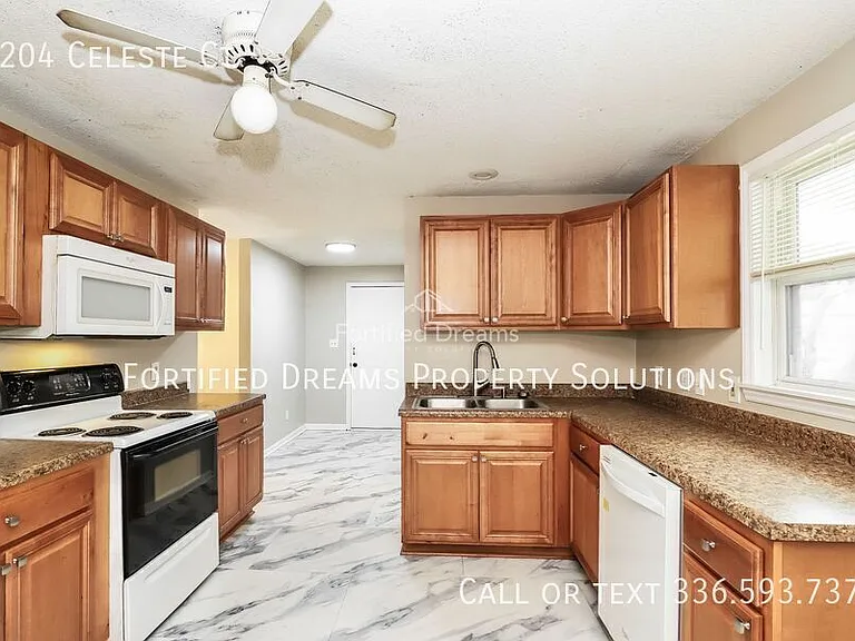 2204 Celeste Ct — Photo 8