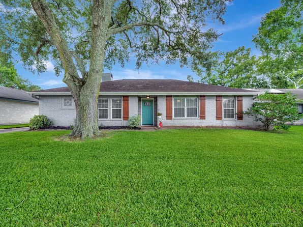 16714 Hibiscus Lane, Friendswood, TX 77546