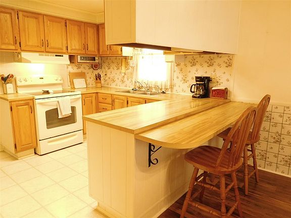 4th image of 408 White Oak Dr
