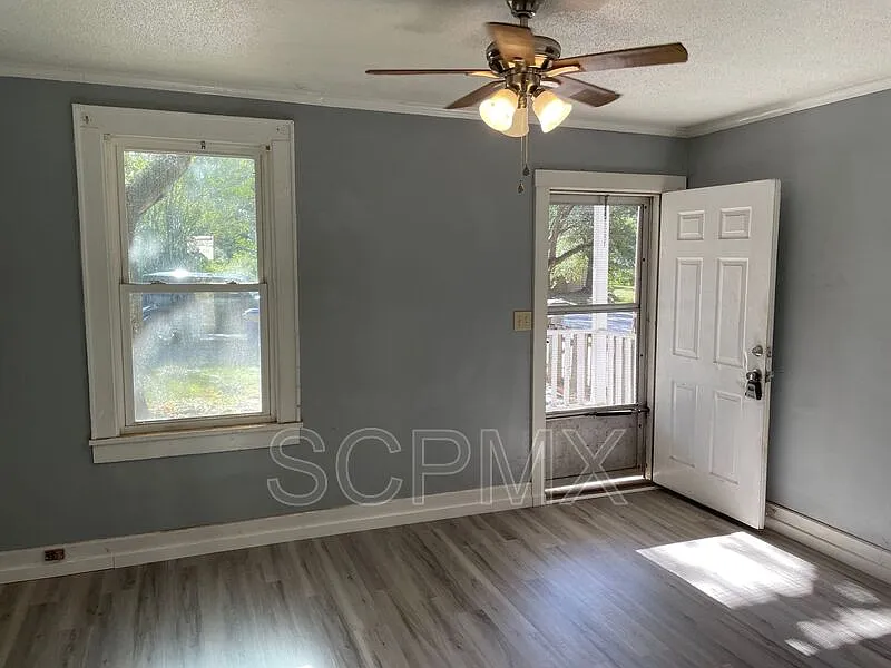 Building Photo - 4025 Gary Dr #A