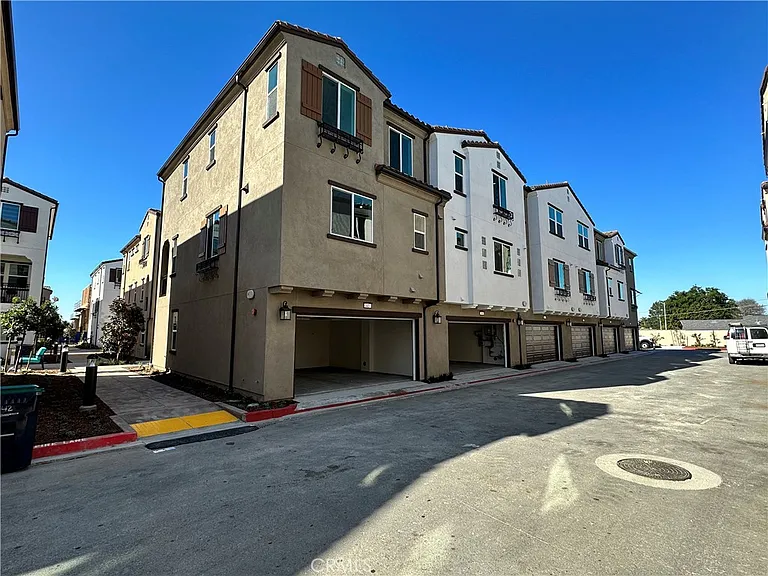2317 W Broadway #41 — Photo 4