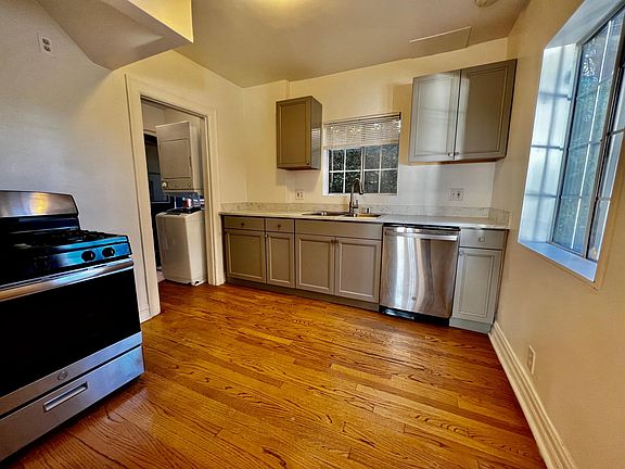3rd image of 1905 Scott Ave
