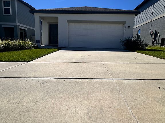 Beautiful 3 Bedrooms 2 bathroom single home