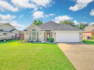 3916 Brighton Dr, Bryan, TX 77802