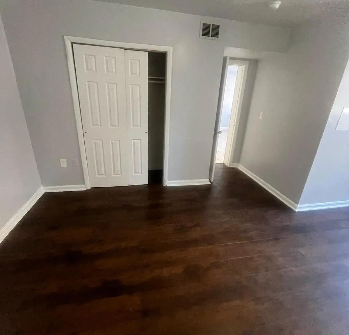 140 N Walnut St — Photo 4