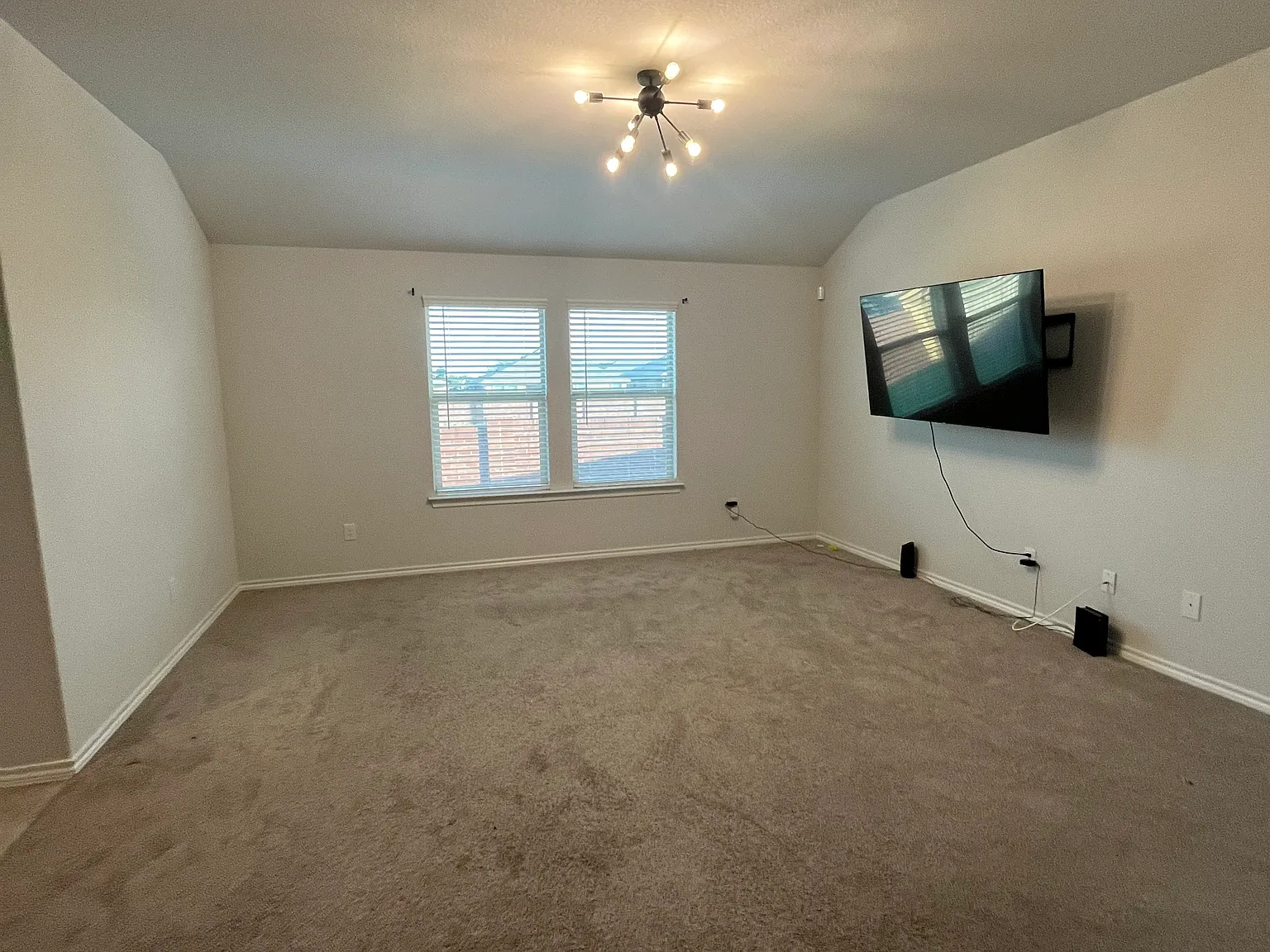 2901 Manu St — Photo 3