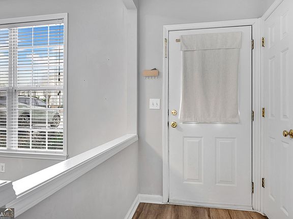 4th image of 4147 Howell Park Rd