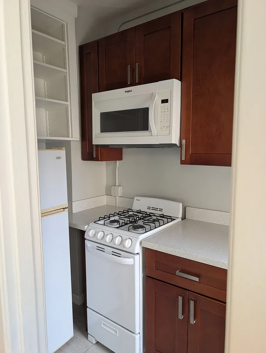 Building Photo - 1209 Bush St #12
