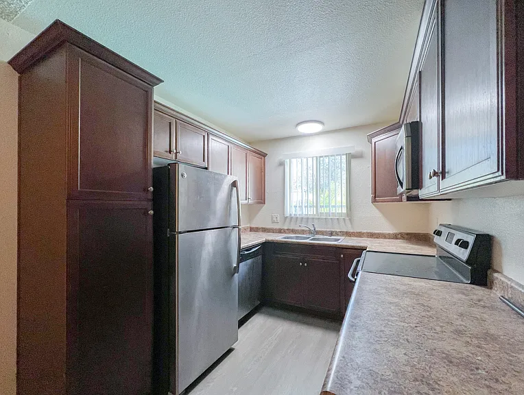 7516 Parkway Dr #1E — Photo 3