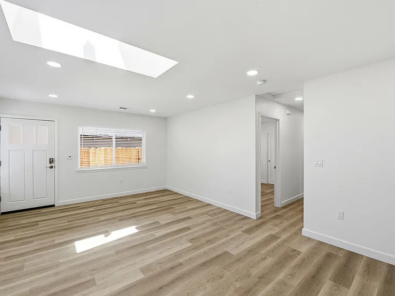 447 Alviso St — Photo 2