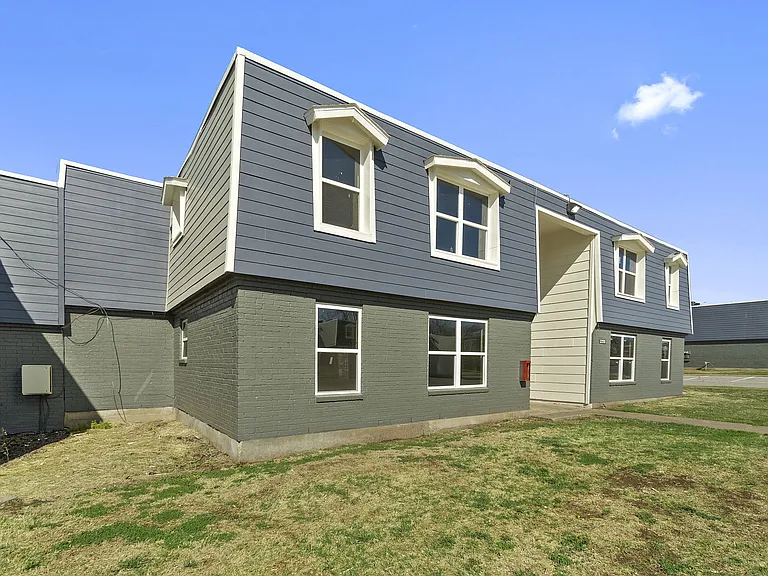 Maverick on Maurine Apartments — Photo 22