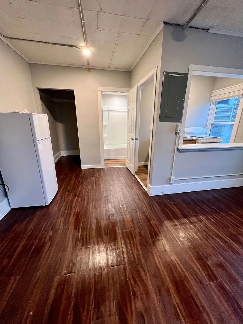 ZB - 208 Scott St — Photo 1