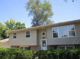 100 E Pineview Dr, Round Lake Park, IL