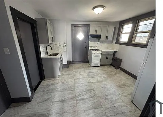 153 Garside St #3 — Photo 1