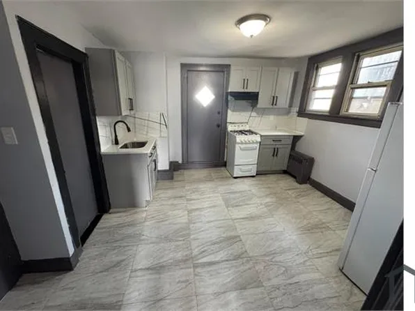 153 Garside St Floor 3, Newark, NJ 07104