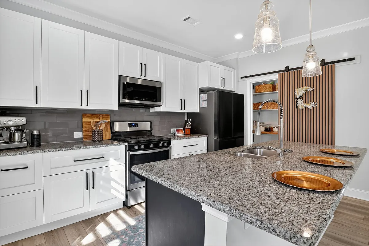 Building Photo - 4501 Silver Oak Dr SW