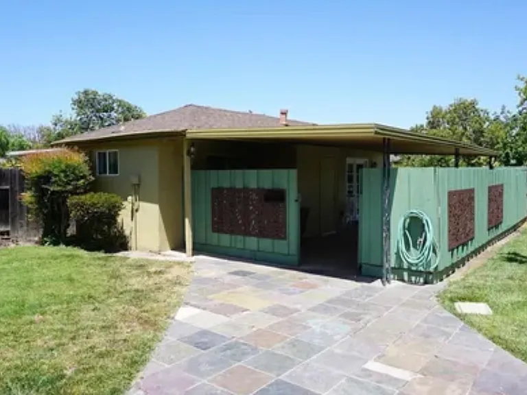 3029 Greenwood Dr — Photo 5