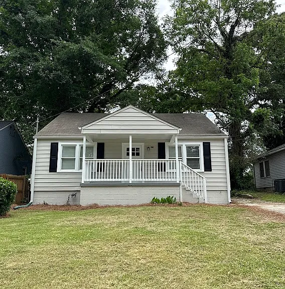 1376 Lockwood Dr SW — Photo 1