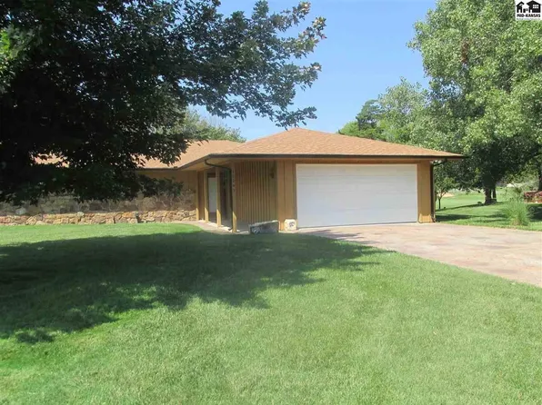 10241 Paganica Plaza Dr, Hutchinson, KS 67502