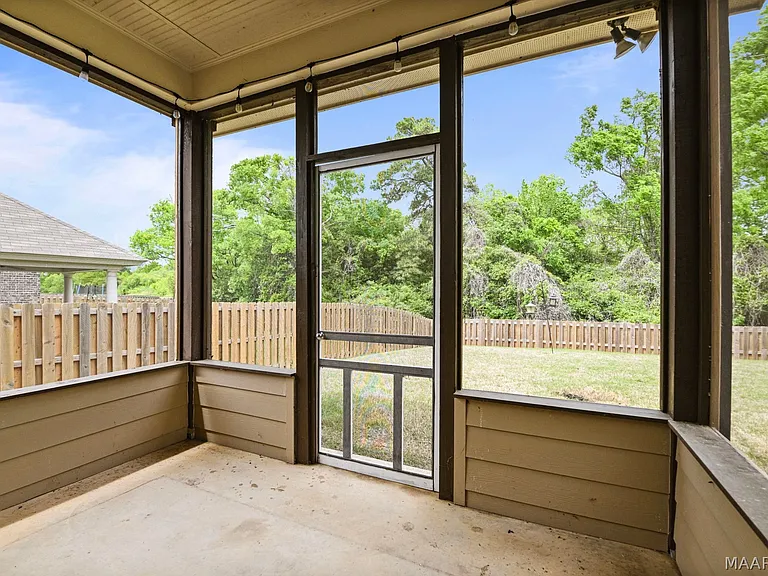731 Hedgefield Way — Photo 38