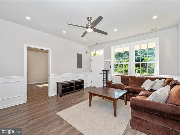 3rd image of 193 Scarlet Oak Dr