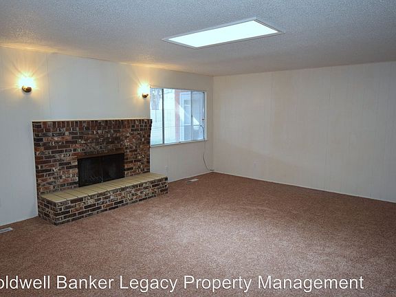 4th image of 11504 Bar Harbor Pl NE