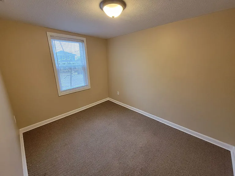 916 N Hill St — Photo 59
